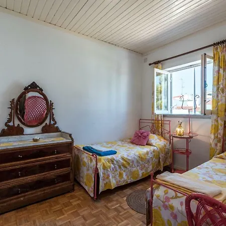 Lovelystay Near Beach Apartment *