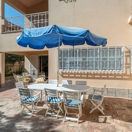 Apartment Lovelystay Near Beach